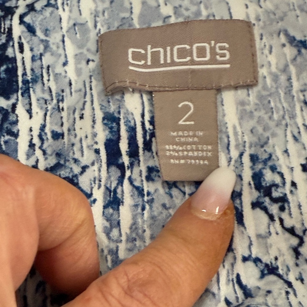 Chicos Women's Blue and White abstract zip up lightweight jacket size large (2) - Picture 13 of 13
